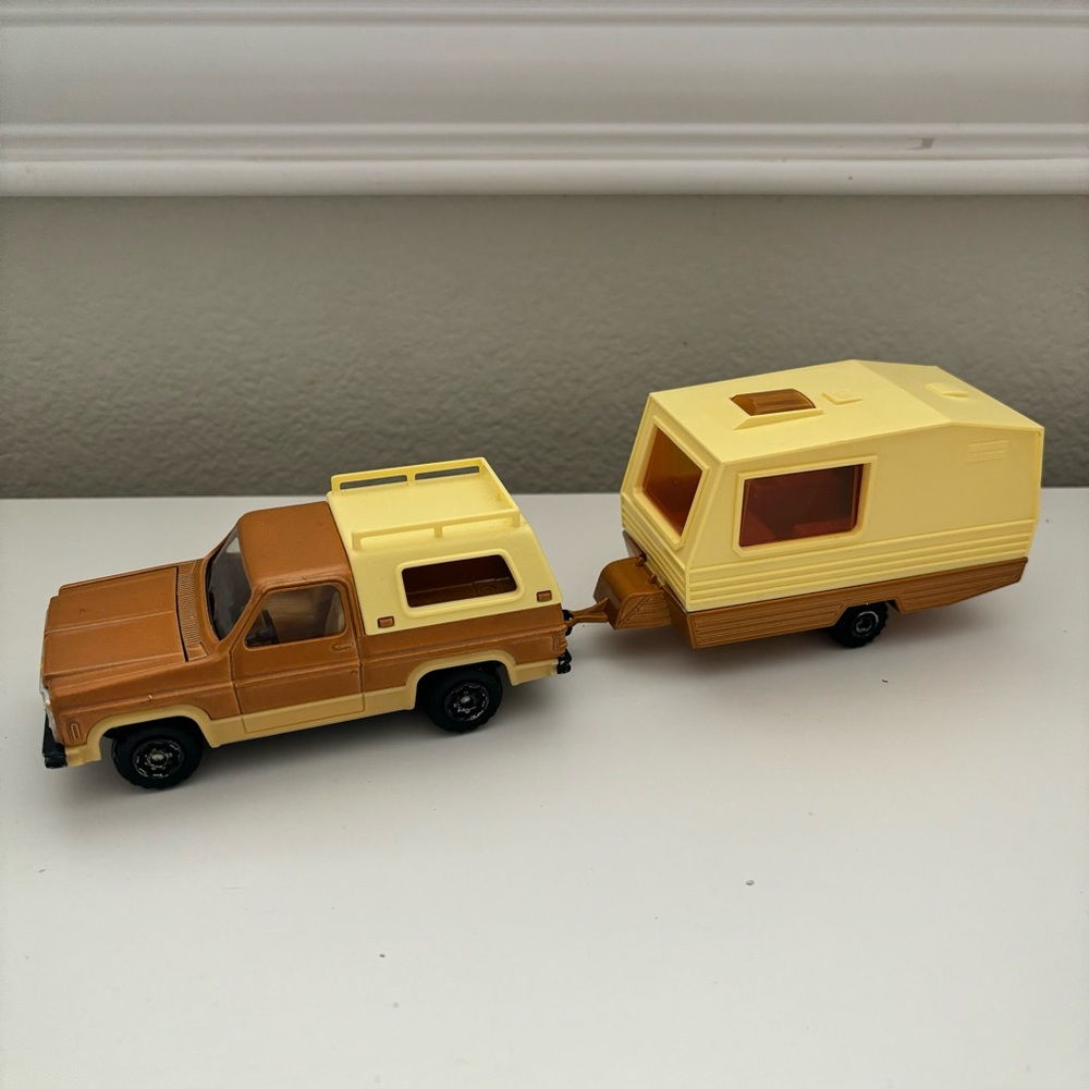 Majorette 1:36 Blazer Chevrolet with Caravan Series 3000 #8680